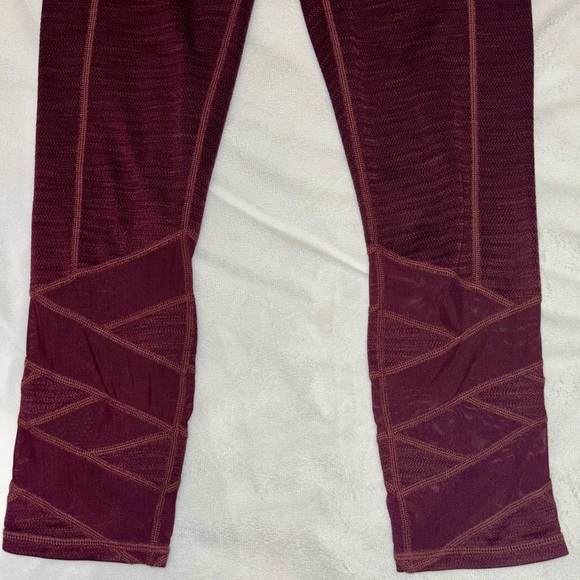 Athleta Cropped Leggings 21” in Burgundy - Picture 4 of 7